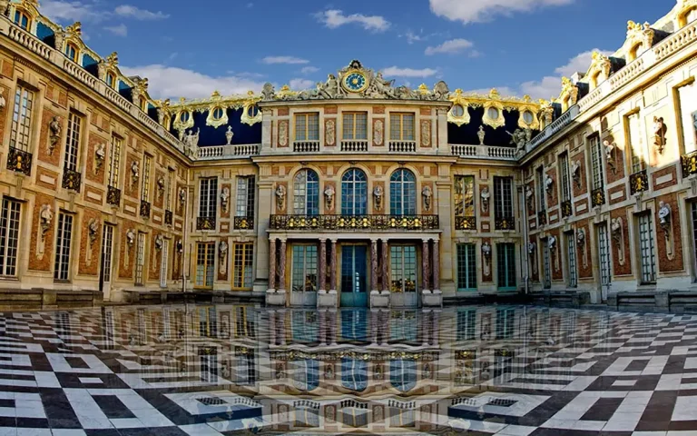 Château de Versailles, France – A grand royal palace known for its Hall of Mirrors and stunning gardens