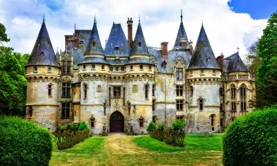 Château de style médiéval en France - Melnic Cars