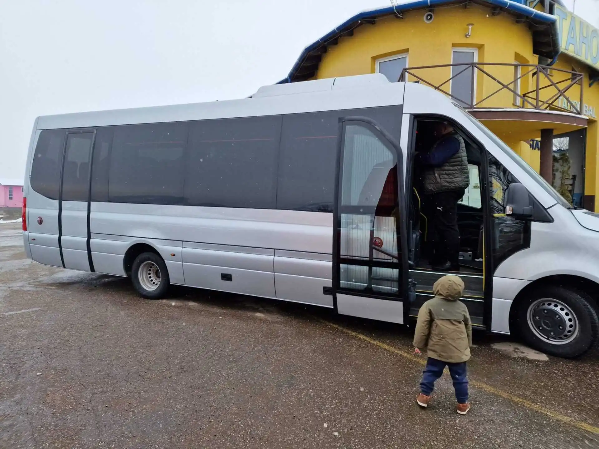 Side view of a tourist bus, showcasing modern design and comfort.